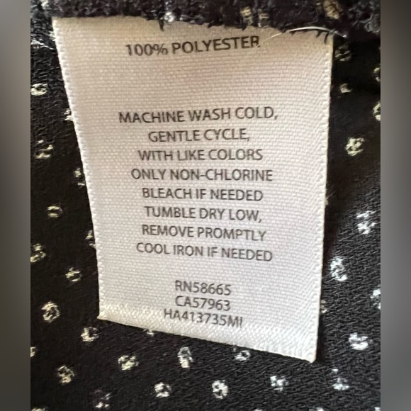 Halogen - NWOT - True wrap dress, flattering and flowing, classic style! S/XS - Picture 4 of 4